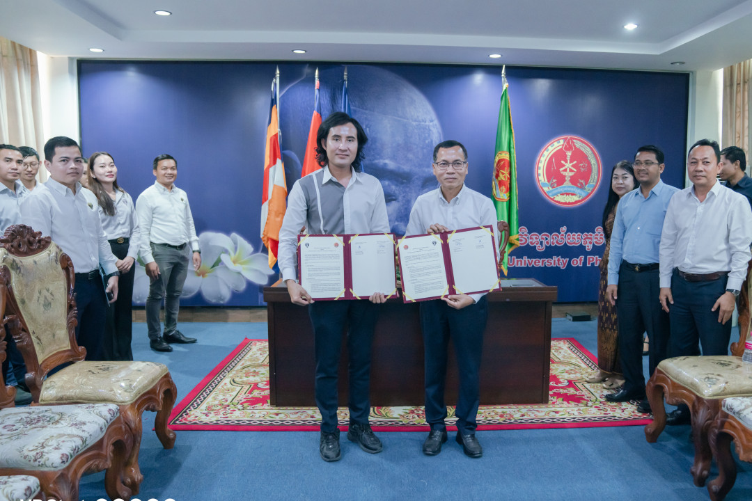 The signing ceremony of the Memorandum of Understanding (MOU) between the Royal University of Phnom Penh and VP.Start